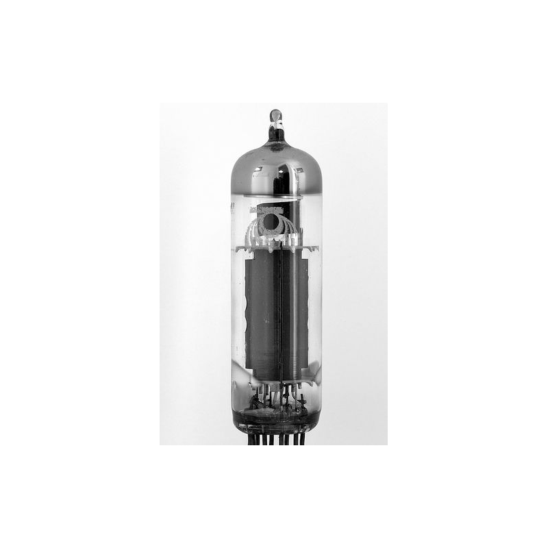EL84 vacuum tube photo 1